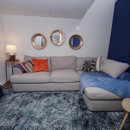 Loft Style Apartment For 4, 1 Broadhurst Court, Close To Town, Station & Hospital Stockport Esterno foto