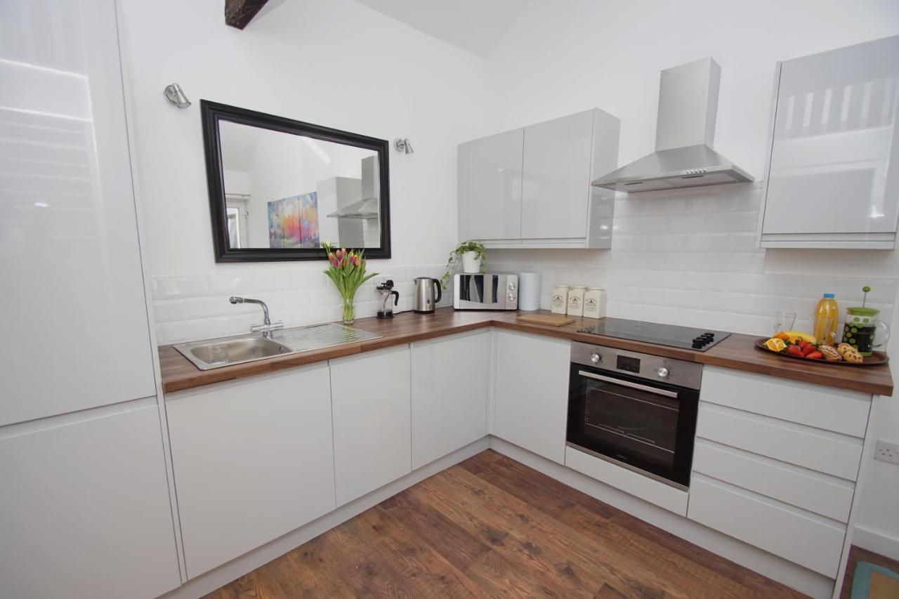 Loft Style Apartment For 4, 1 Broadhurst Court, Close To Town, Station & Hospital Stockport Esterno foto